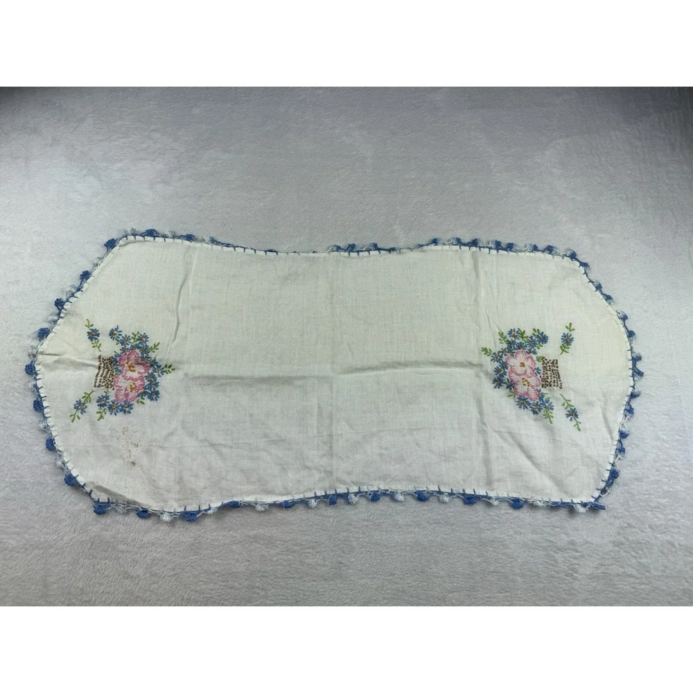 VINTAGE Linen Floral Embroidered Vanity Set of 4 Crocheted Lace Edge Runner